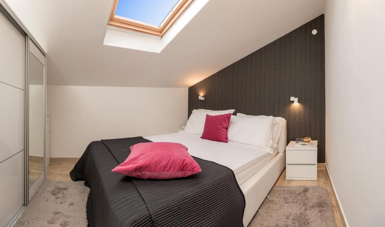 Apartments And Rooms With Parking Space Rogoznica - 10339 外观 照片