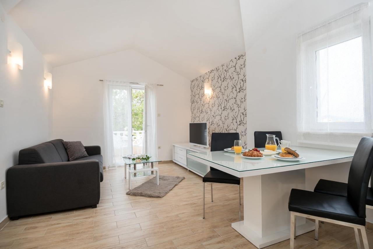 Apartments And Rooms With Parking Space Rogoznica - 10339 外观 照片