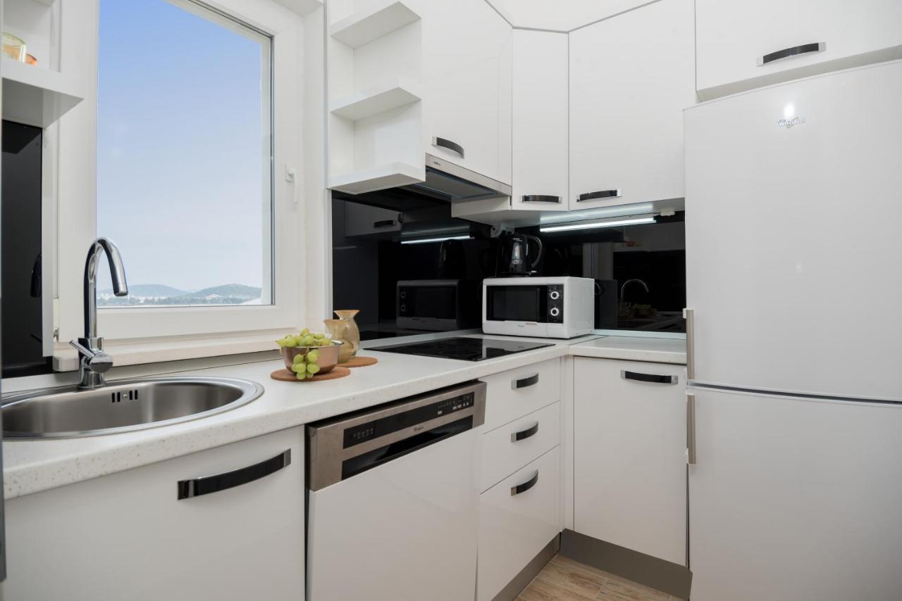 Apartments And Rooms With Parking Space Rogoznica - 10339 外观 照片