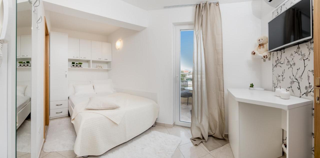 Apartments And Rooms With Parking Space Rogoznica - 10339 外观 照片