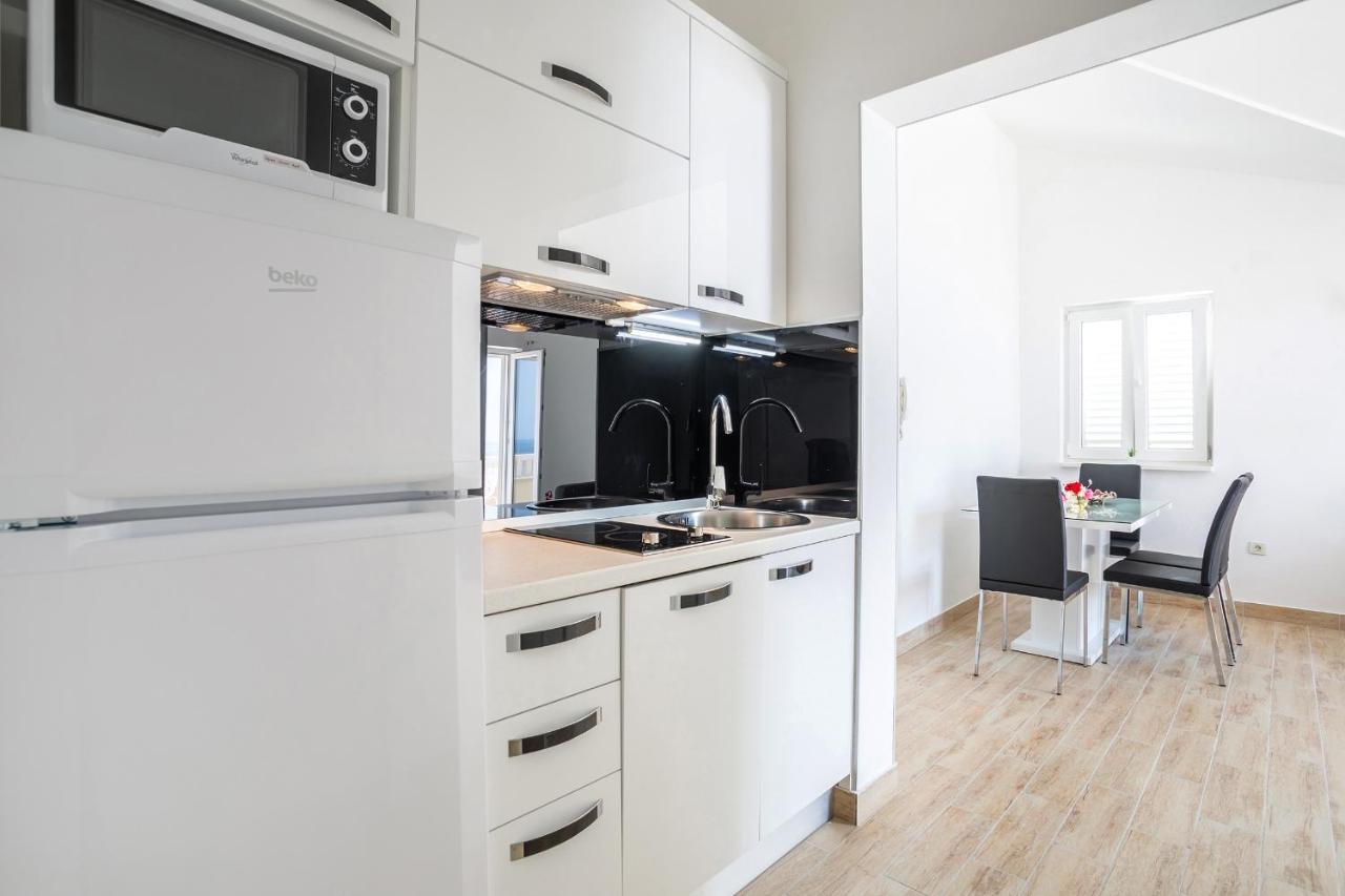 Apartments And Rooms With Parking Space Rogoznica - 10339 外观 照片