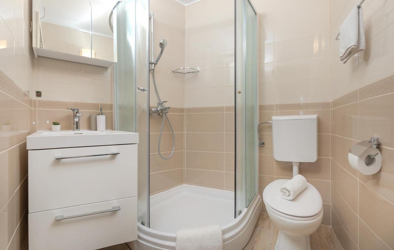 Apartments And Rooms With Parking Space Rogoznica - 10339 外观 照片
