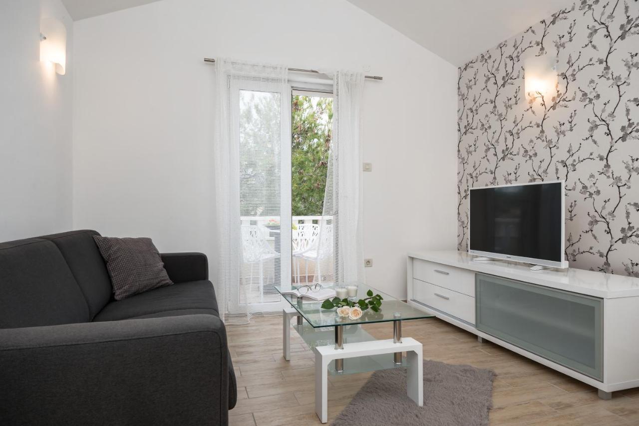 Apartments And Rooms With Parking Space Rogoznica - 10339 外观 照片