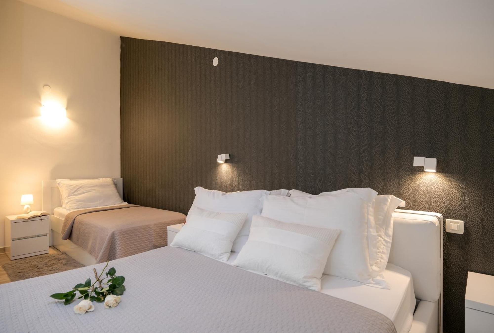 Apartments And Rooms With Parking Space Rogoznica - 10339 客房 照片